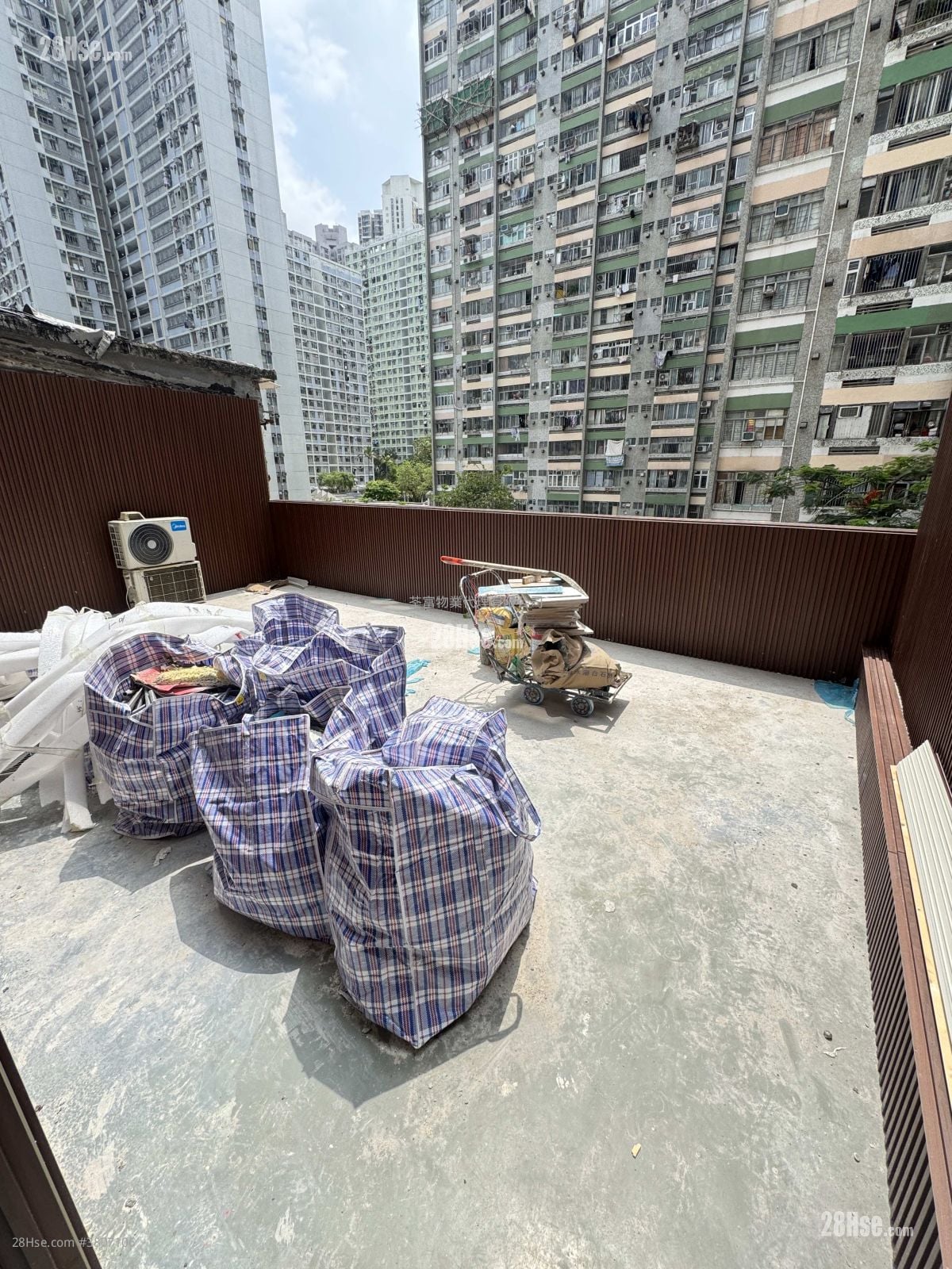 Tak Tai Building Sell 2 Bedrooms , 1 Bathroom 375 ft²