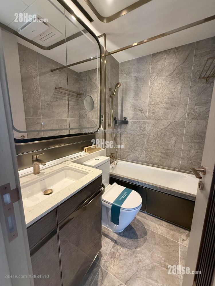 Victoria Voyage Rental 2 Bedrooms , 1 Bathroom 431 ft²