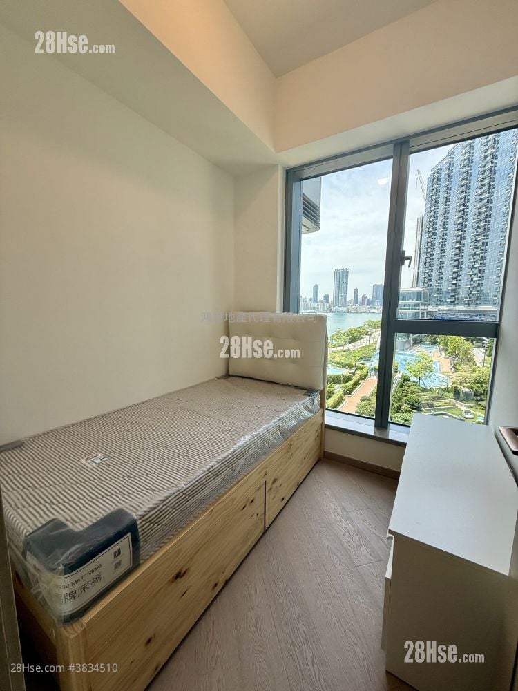 Victoria Voyage Rental 2 Bedrooms , 1 Bathroom 431 ft²