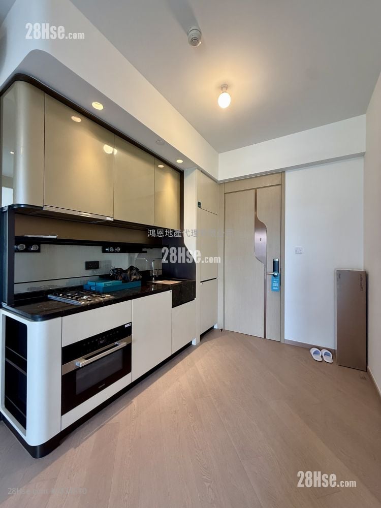 Victoria Voyage Rental 2 Bedrooms , 1 Bathroom 431 ft²