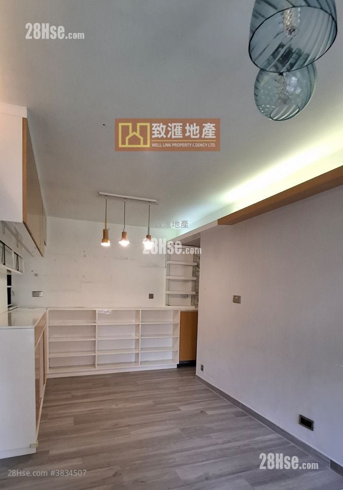 Ning Fung Court Sell 2 Bedrooms 506 ft²