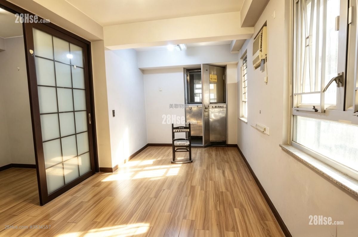 Lucky Plaza Sell 2 Bedrooms 348 ft²
