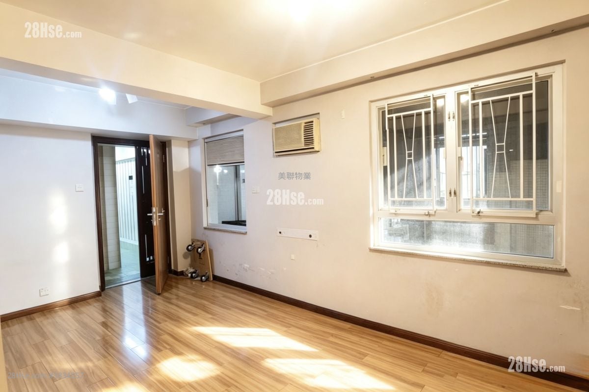 Lucky Plaza Sell 2 Bedrooms 348 ft²