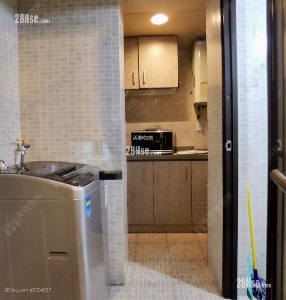 Lucky Plaza Sell 2 Bedrooms 348 ft²
