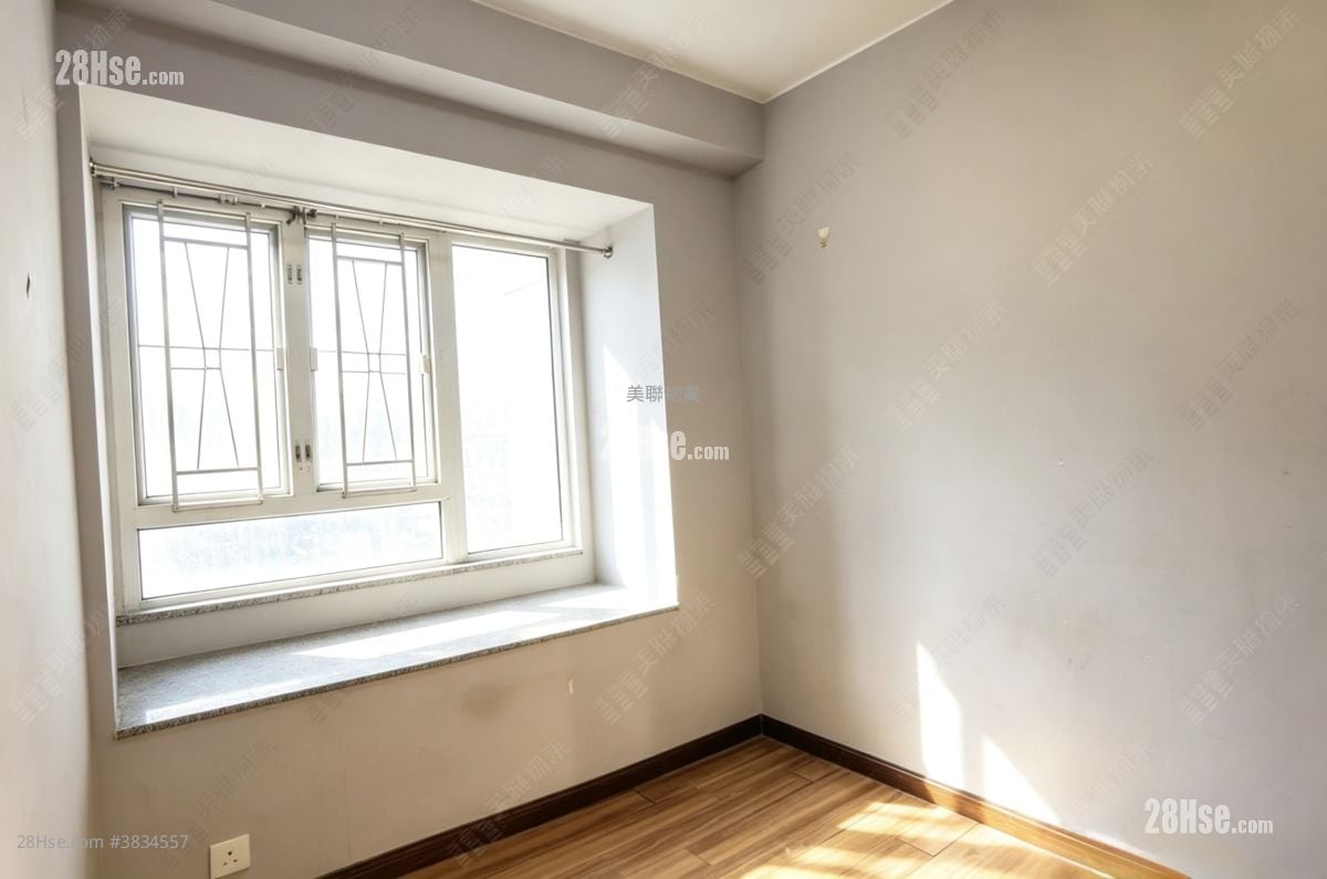 Lucky Plaza Sell 2 Bedrooms 348 ft²