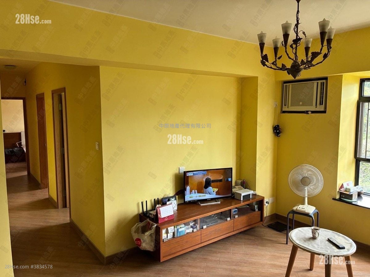 Pristine Villa Sell 3 Bedrooms , 2 Bathrooms 809 ft²