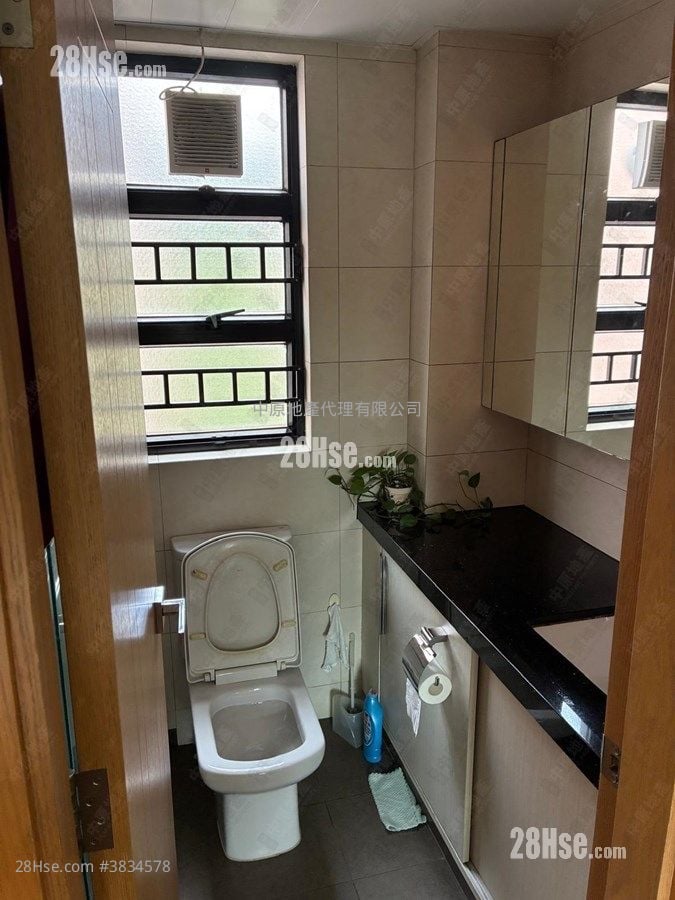 Pristine Villa Sell 3 Bedrooms , 2 Bathrooms 809 ft²