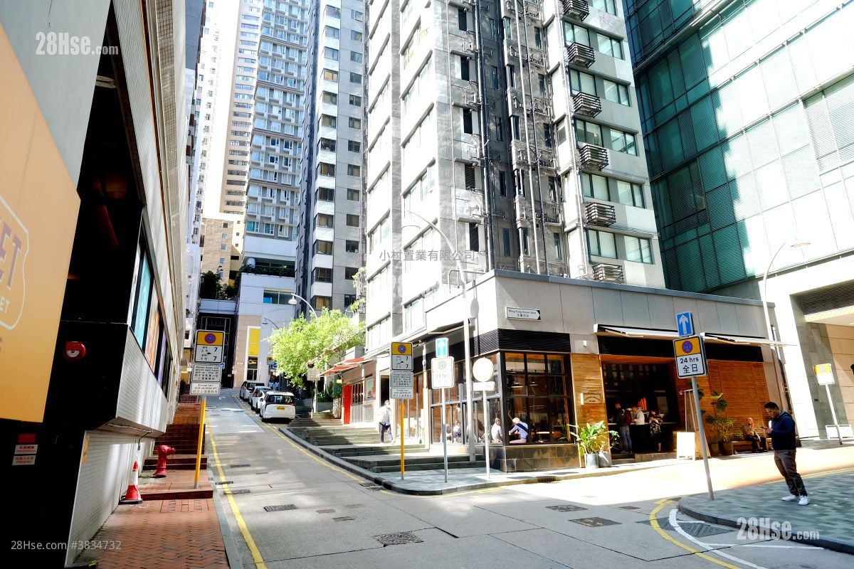 building outlook: Star Studios Rental 2 Bedrooms , 1 Bathroom 490 ft²
