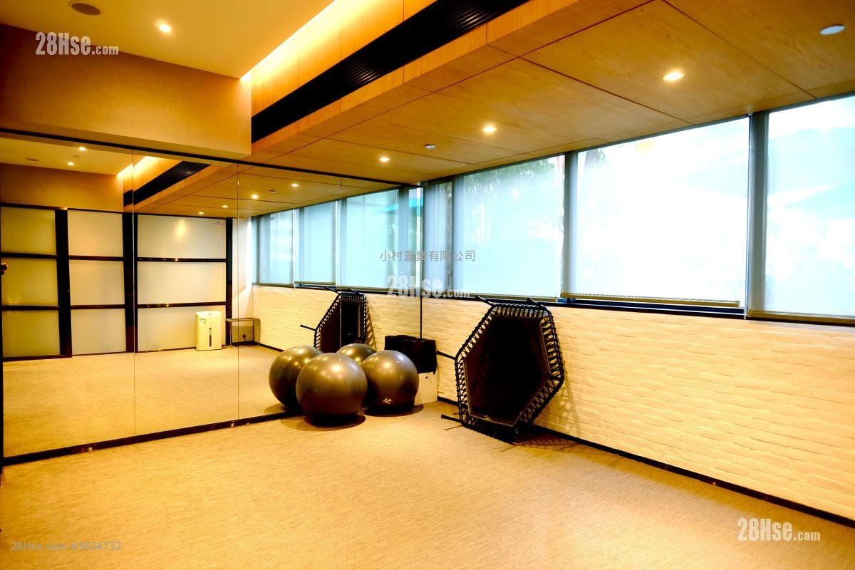 Clubhouse: Star Studios Rental 2 Bedrooms , 1 Bathroom 490 ft²