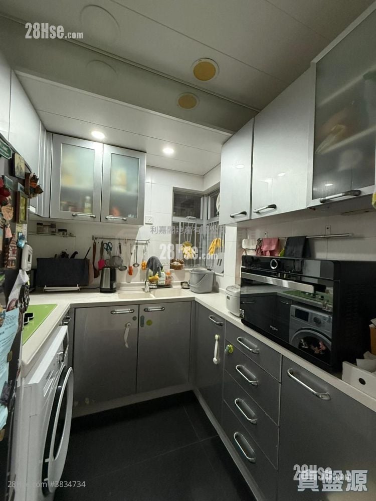 The Metro City Sell 3 Bedrooms , 2 Bathrooms 701 ft²