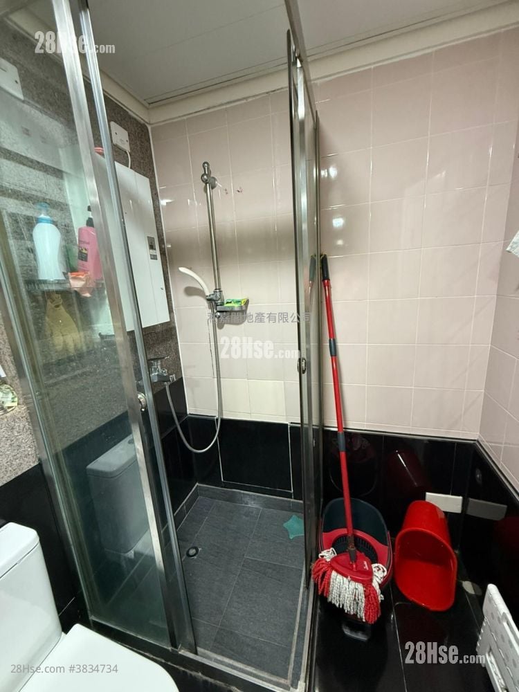 The Metro City Sell 3 Bedrooms , 2 Bathrooms 701 ft²
