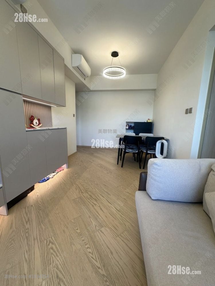 The Arles Sell 3 Bedrooms 677 ft²