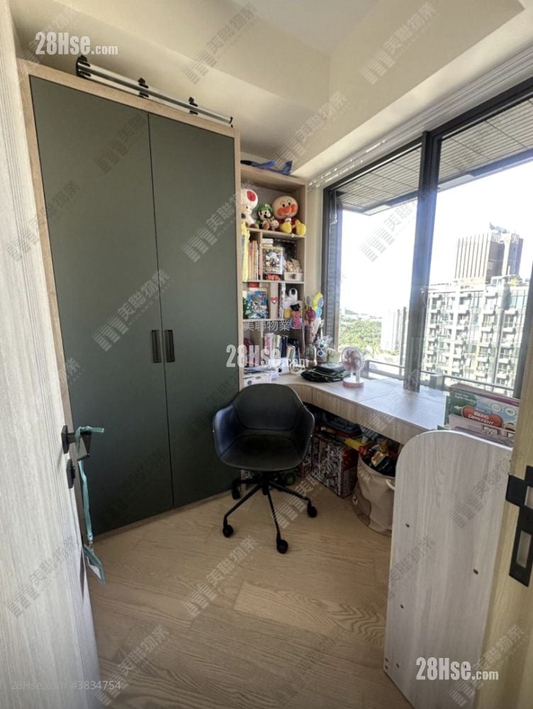 The Arles Sell 3 Bedrooms 677 ft²