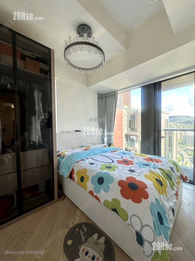 The Arles Sell 3 Bedrooms 677 ft²