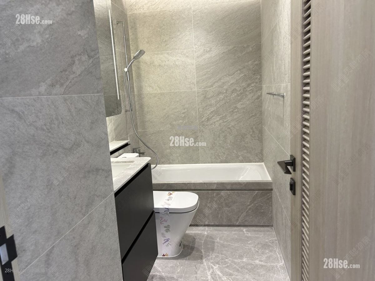 The Arles Sell 3 Bedrooms 677 ft²