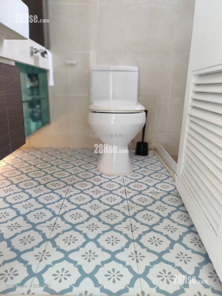 One Madison Sell 2 Bedrooms , 1 Bathroom 498 ft²