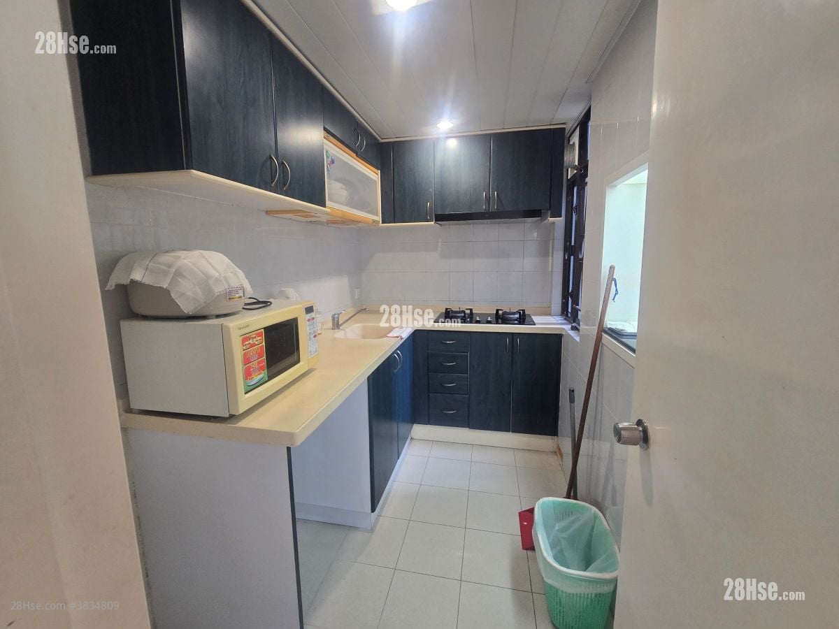 Kornhill Sell 3 Bedrooms , 1 Bathroom 596 ft²