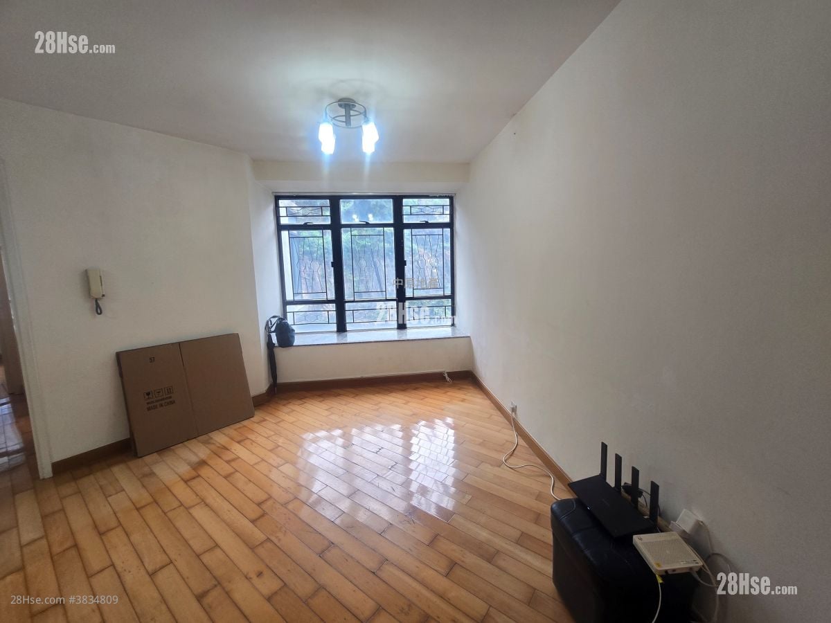 Kornhill Sell 3 Bedrooms , 1 Bathroom 596 ft²