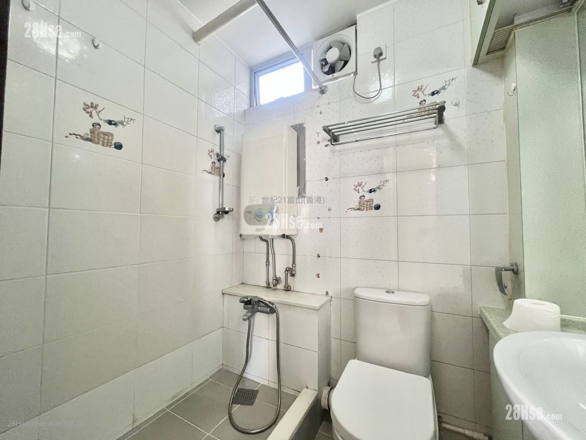 Fung Chuen Court Sell 3 Bedrooms , 1 Bathroom 598 ft²