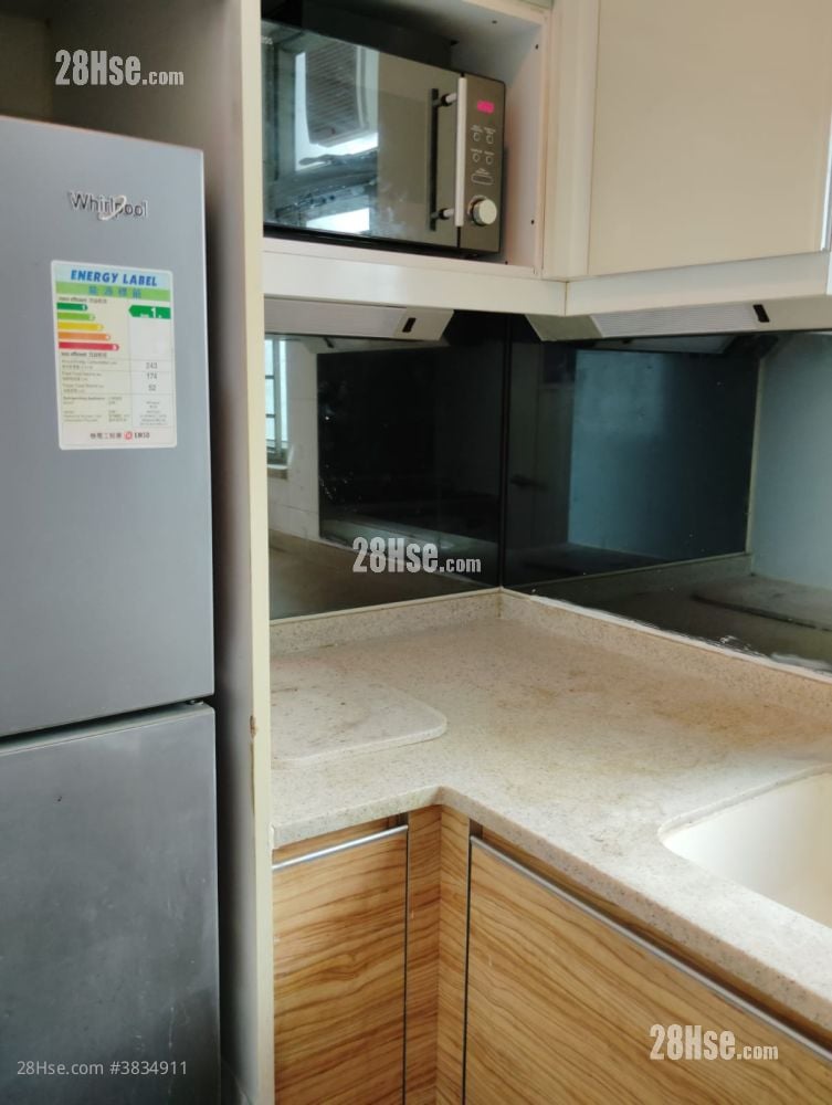 Uptown Rental 2 Bedrooms , 1 Bathroom 521 ft²