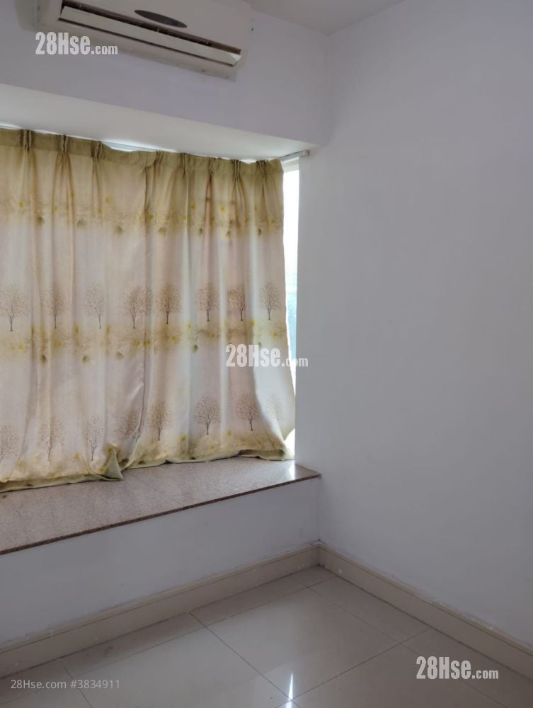 Uptown Rental 2 Bedrooms , 1 Bathroom 521 ft²