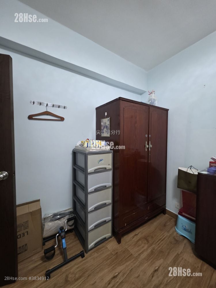 Granville Building Sell 3 Bedrooms , 2 Bathrooms 679 ft²