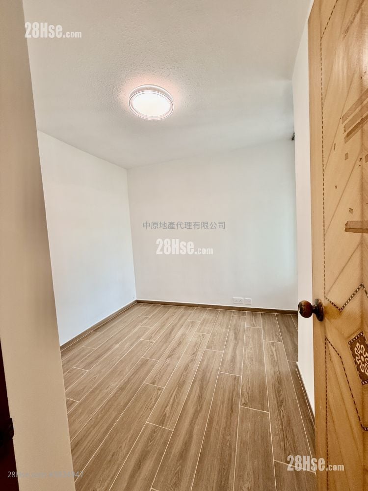Tsing Yi Estate Sell 2 Bedrooms 566 ft²