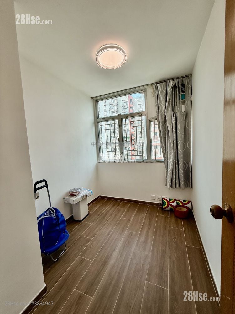 Tsing Yi Estate Sell 2 Bedrooms 566 ft²