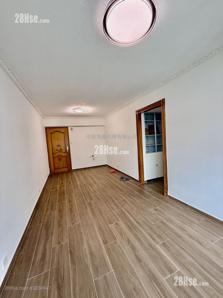 Tsing Yi Estate Sell 2 Bedrooms 566 ft²
