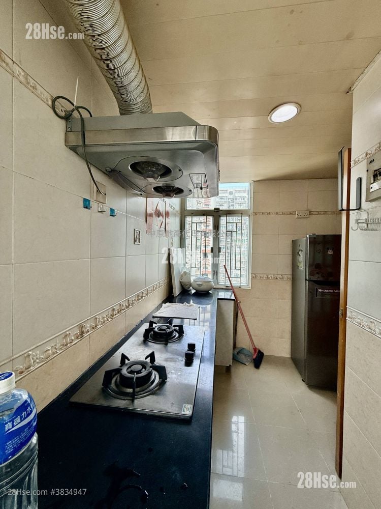 Tsing Yi Estate Sell 2 Bedrooms 566 ft²