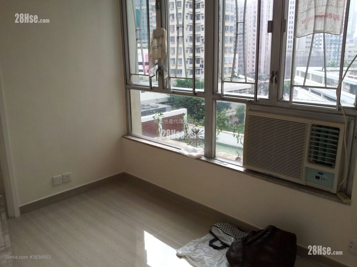 Tsuen Wan Garden Sell 2 Bedrooms , 1 Bathroom 374 ft²