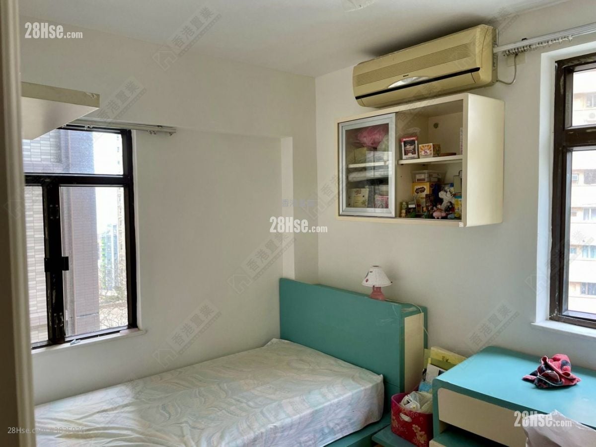 Beverley Heights Sell 3 Bedrooms , 2 Bathrooms 723 ft²