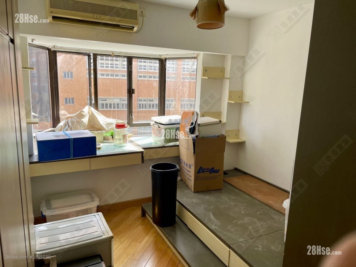 Beverley Heights Sell 3 Bedrooms , 2 Bathrooms 723 ft²
