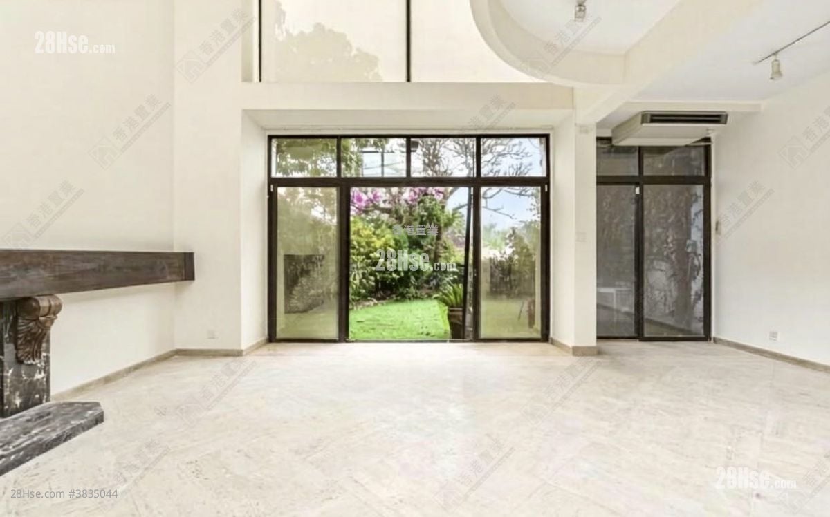 Seascape Rental 2,457 ft²