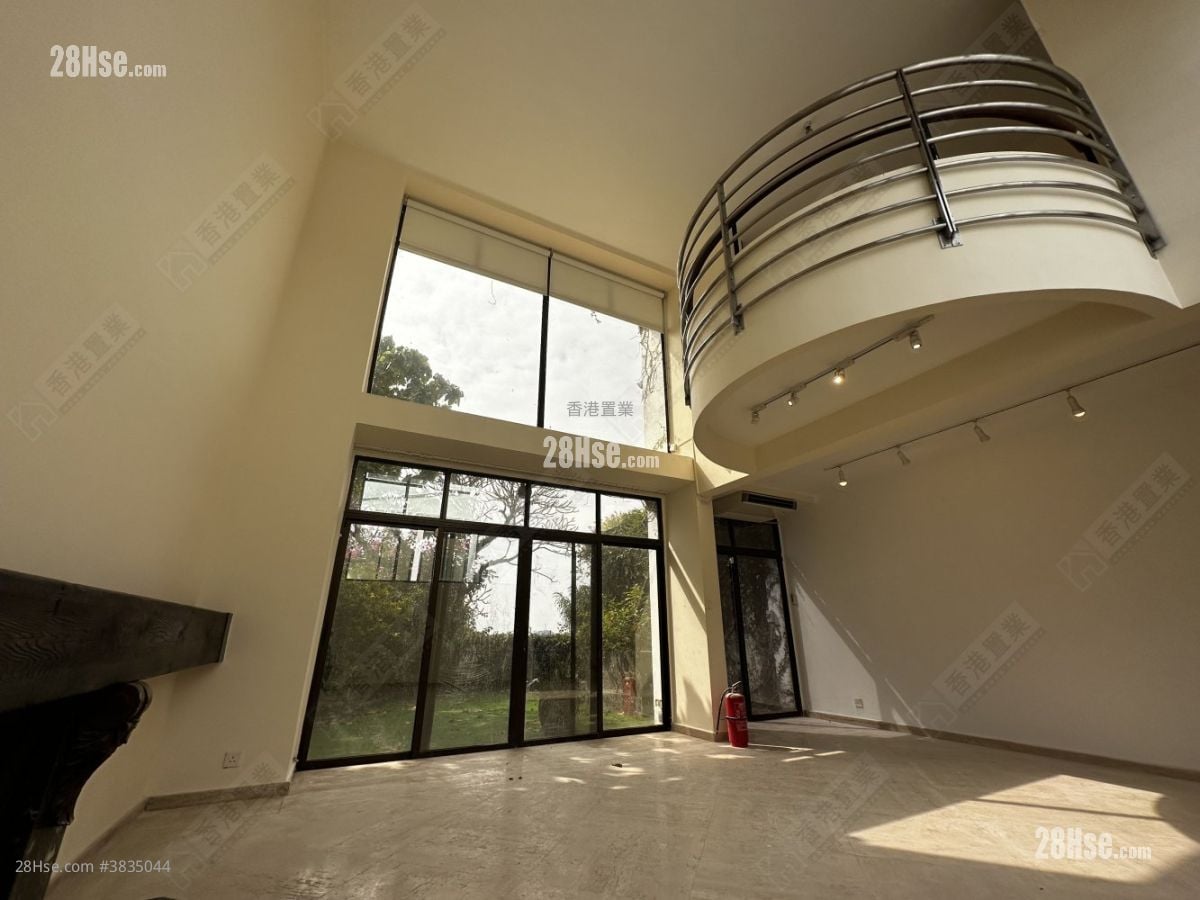 Seascape Rental 2,457 ft²