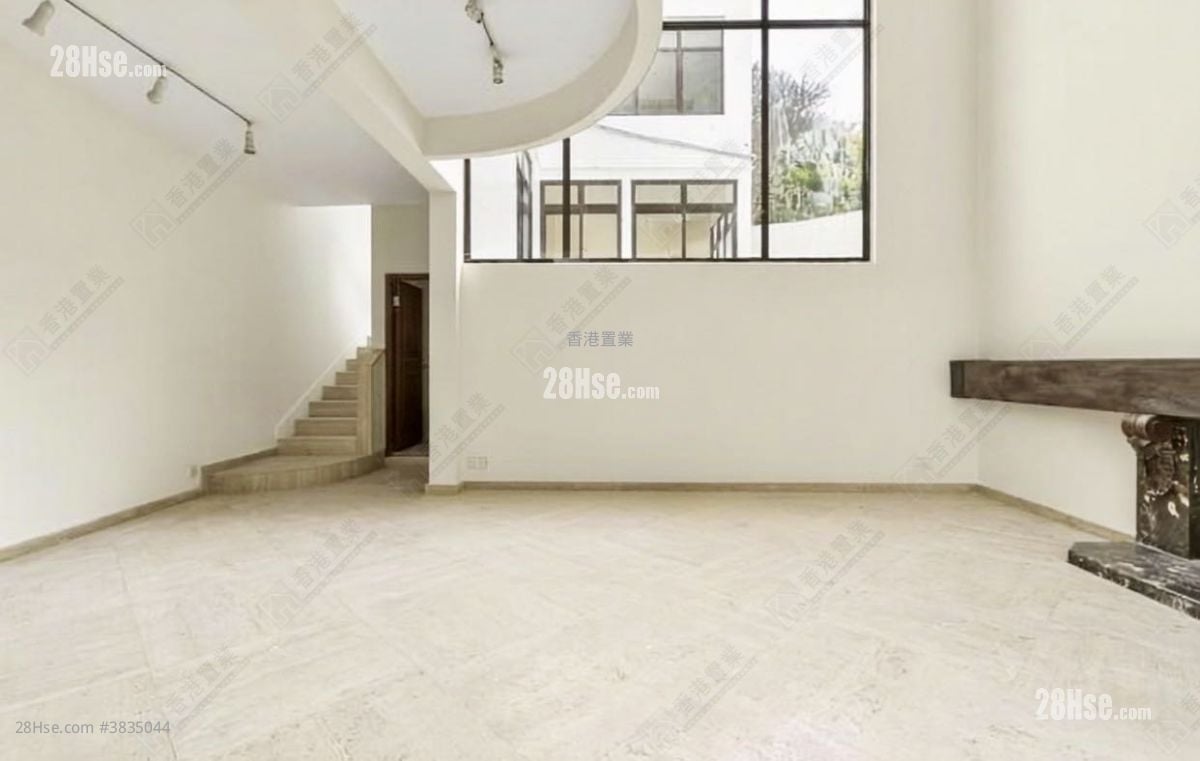 Seascape Rental 2,457 ft²
