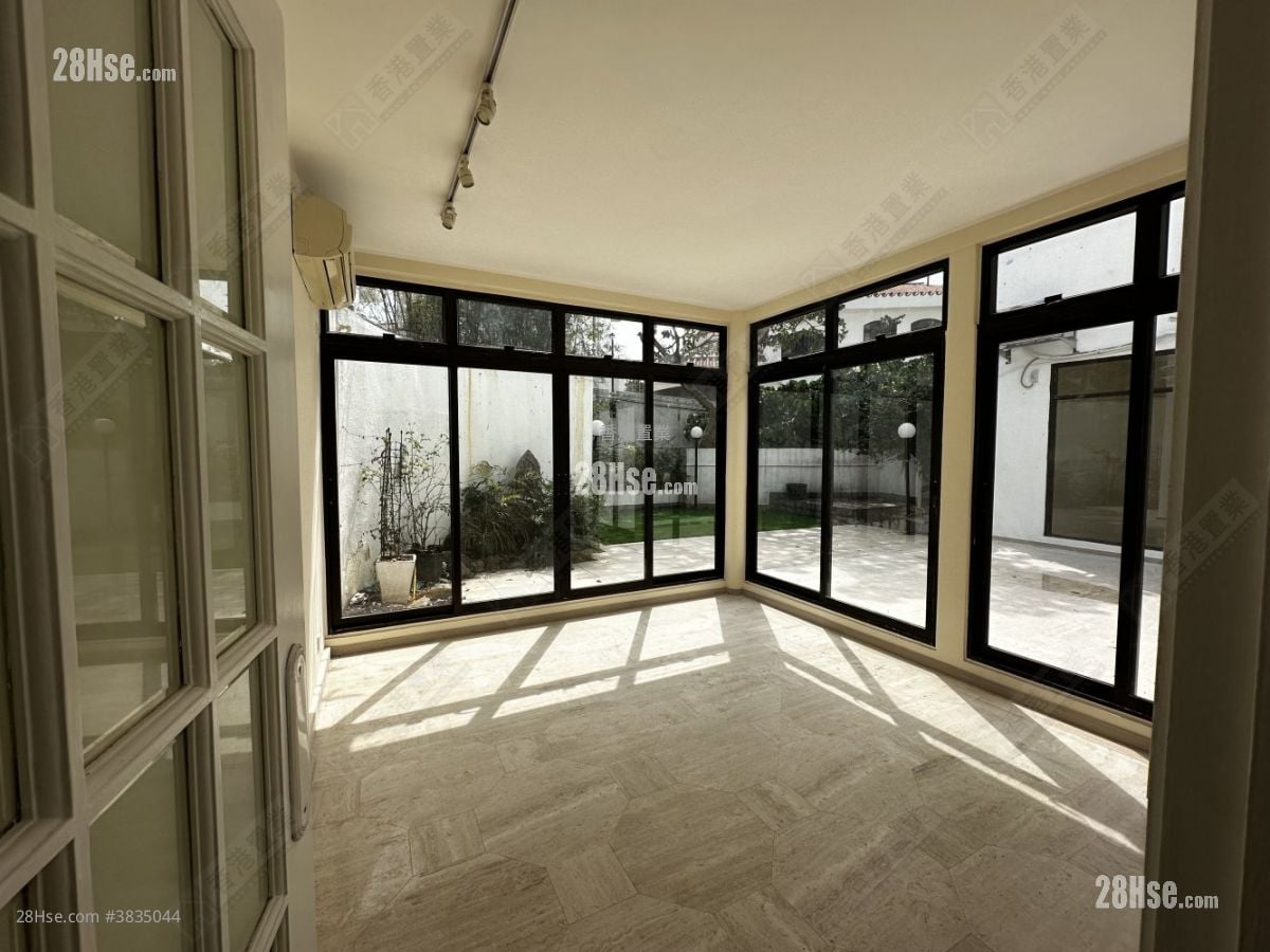 Seascape Rental 2,457 ft²