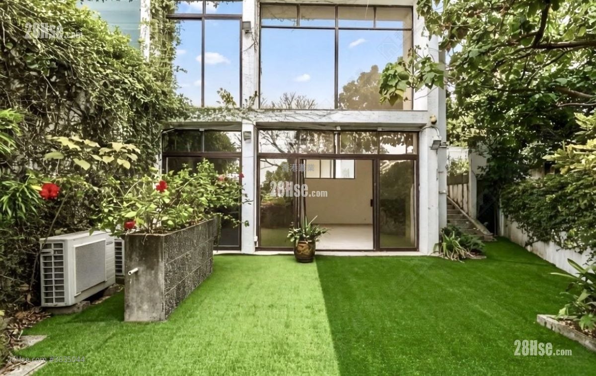 Seascape Rental 2,457 ft²