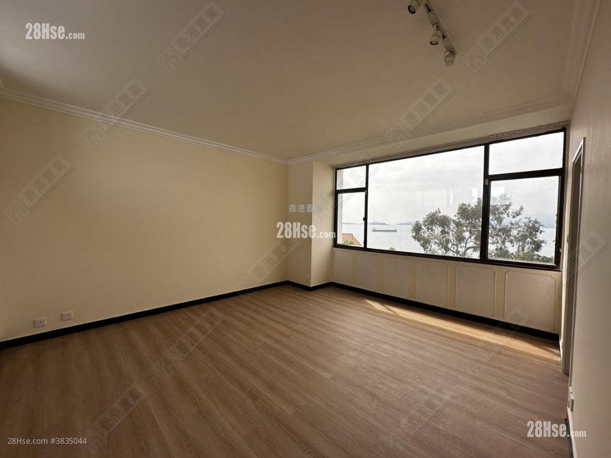 Seascape Rental 2,457 ft²
