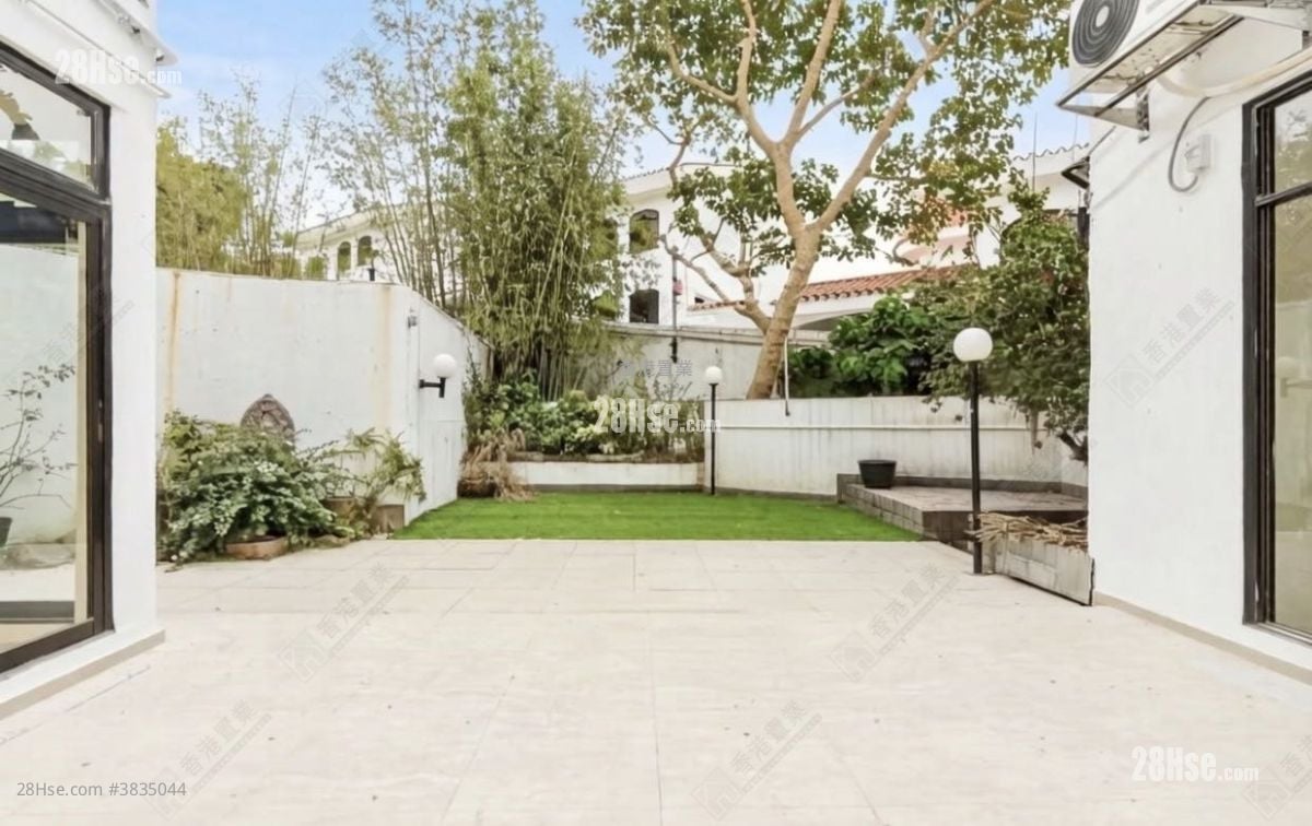 Seascape Rental 2,457 ft²