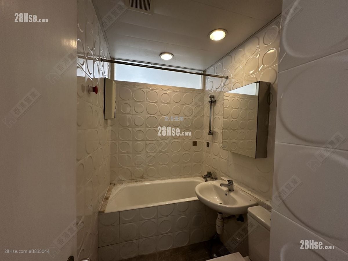 Seascape Rental 2,457 ft²