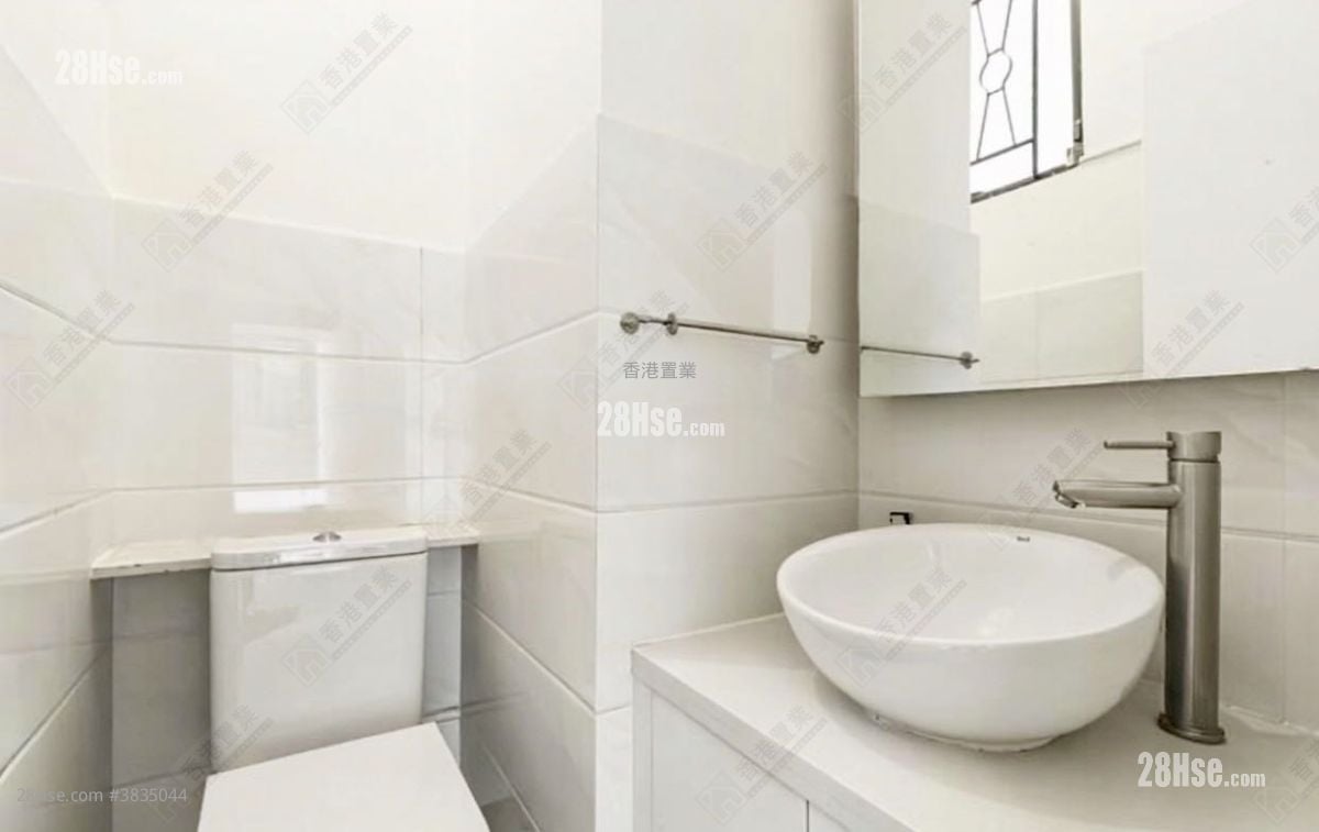 Seascape Rental 2,457 ft²