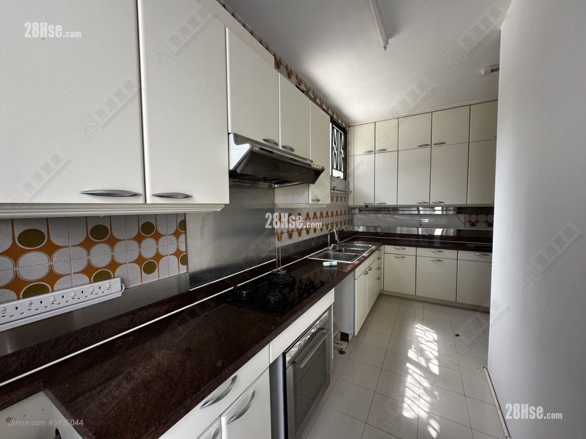 Seascape Rental 2,457 ft²