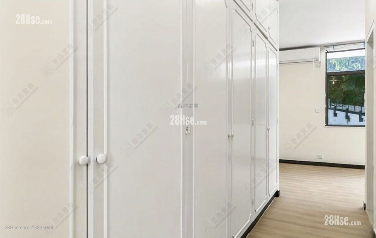 Seascape Rental 2,457 ft²