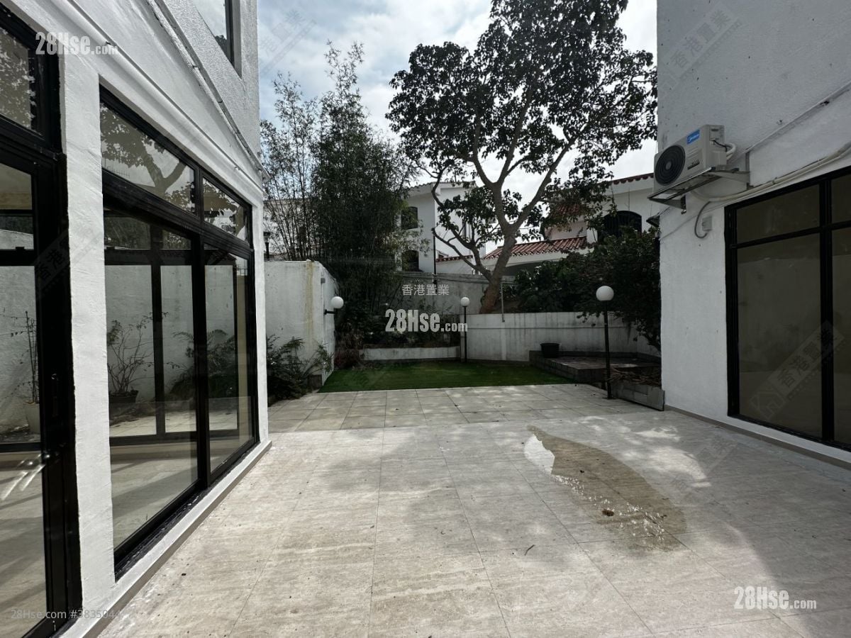 Seascape Rental 2,457 ft²