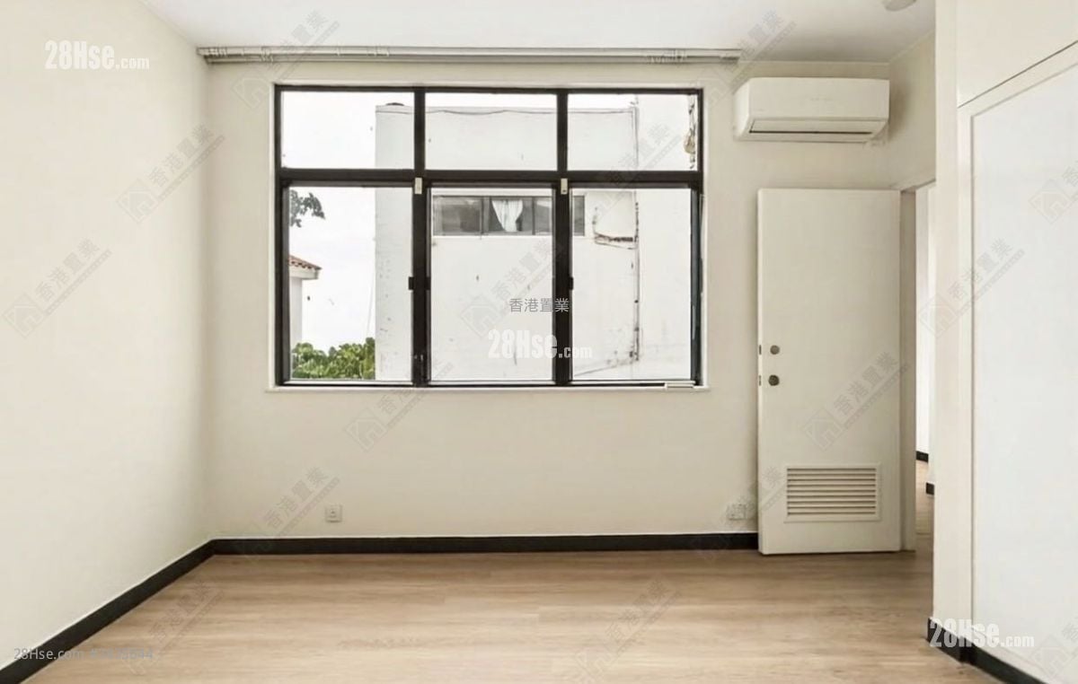Seascape Rental 2,457 ft²