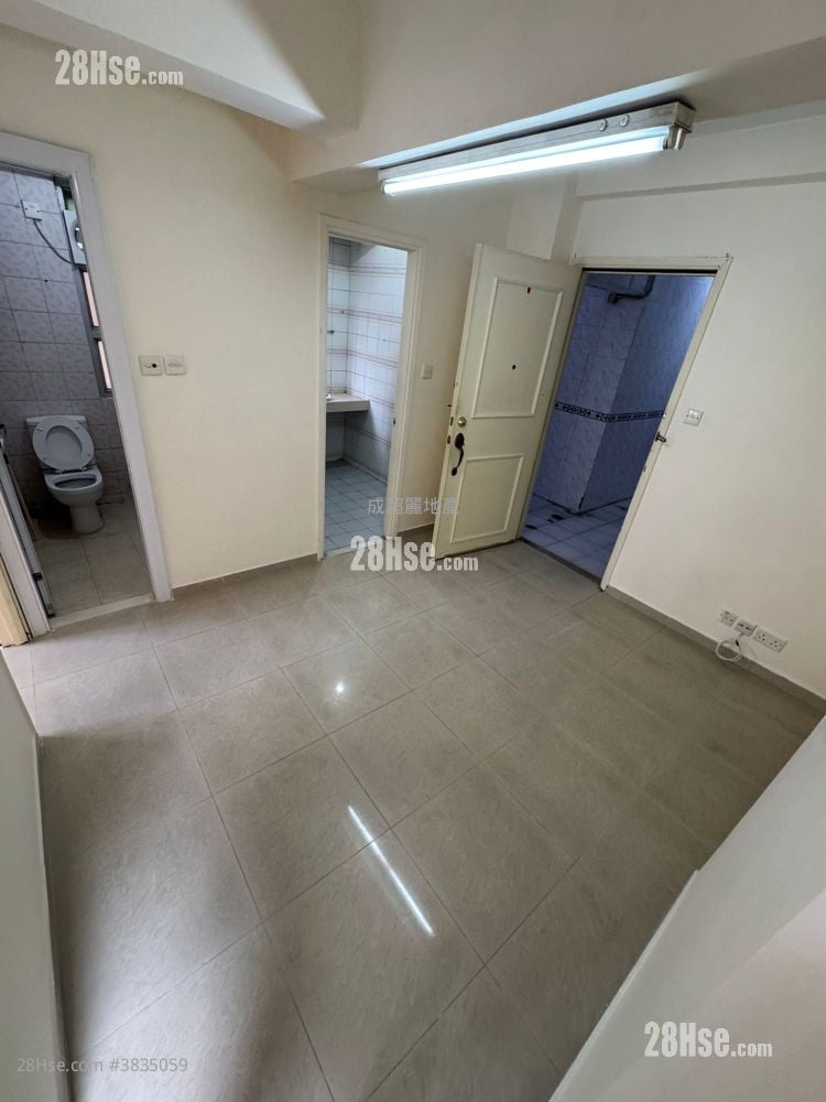 Nnn Sell 2 Bedrooms , 1 Bathroom 327 ft²