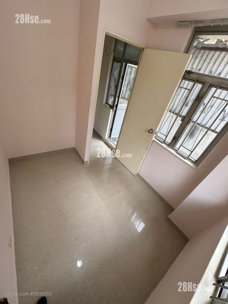 Nnn Sell 2 Bedrooms , 1 Bathroom 327 ft²