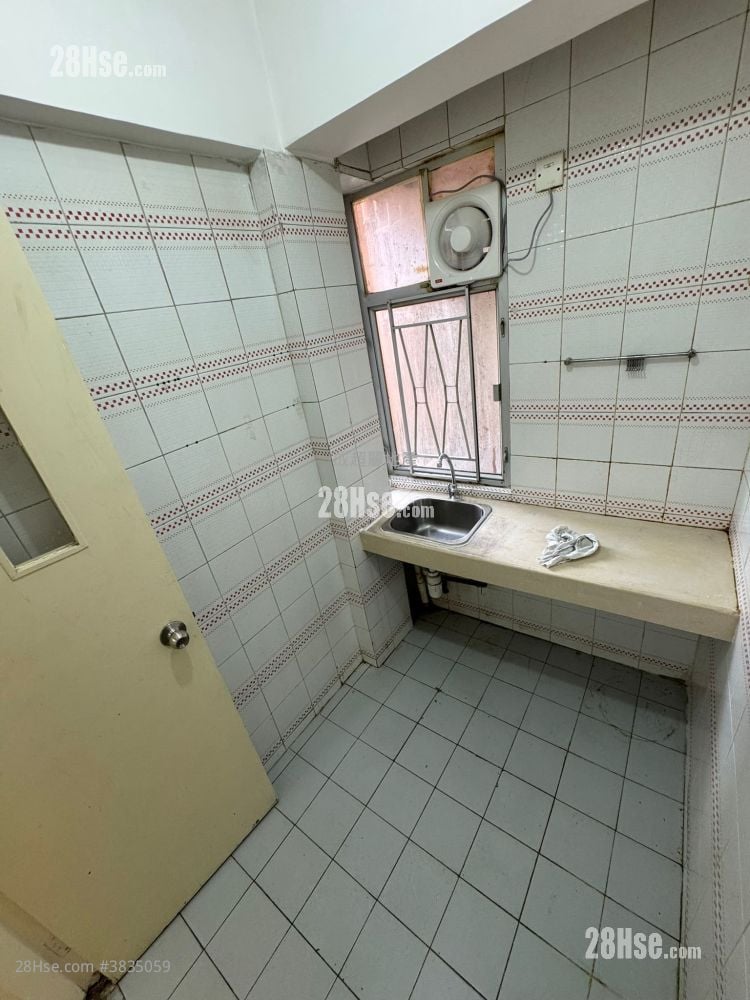 Nnn Sell 2 Bedrooms , 1 Bathroom 327 ft²