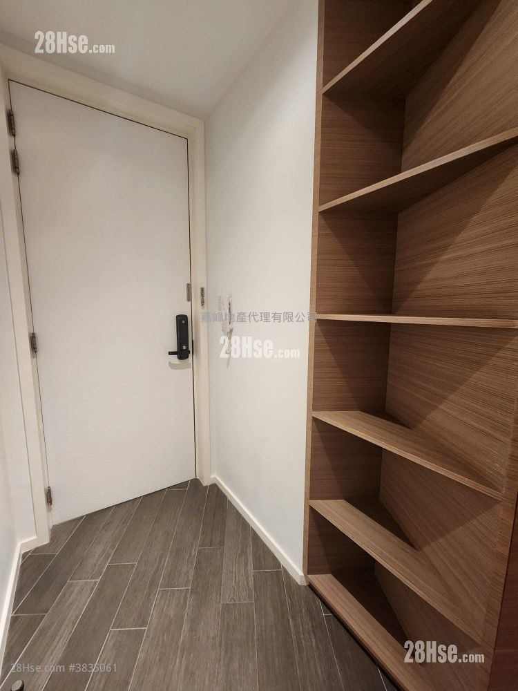 Queen's Cube Rental Studio , 1 Bathroom 297 ft²
